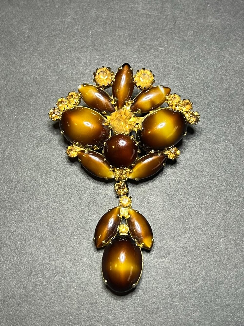 Vintage Juliana Style Amber Brown Opaque Cabochon Rhinestone Chandelier Brooch